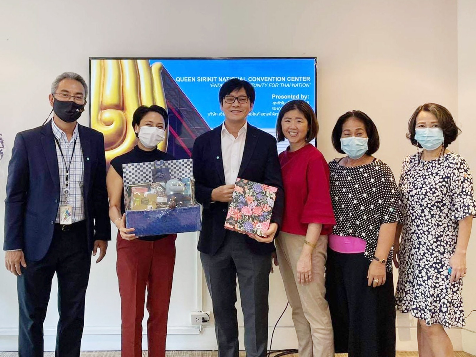 Amarin印刷出版公司会见N.C.C集团高管